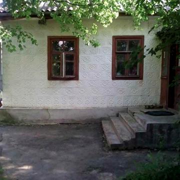 Нерухомість (3 хати на одній вулиці)