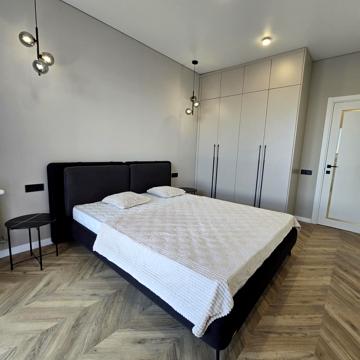 Університетський пров., 5а