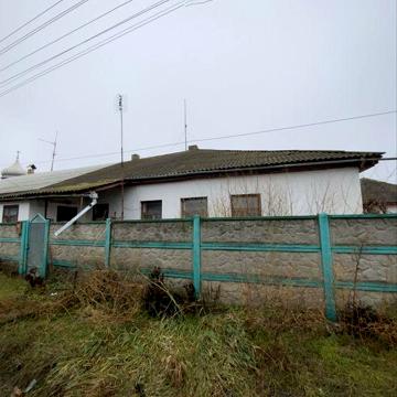 Продаж будинку/квартири + земельна ділянка під гараж