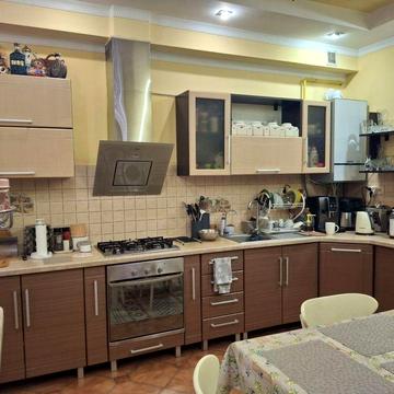 Продам добротний напівособняк в центрі міста