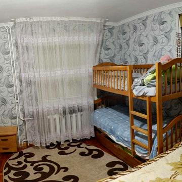 Продам 2 -ох кімнатну квартиру на 15-му мікрорайоні