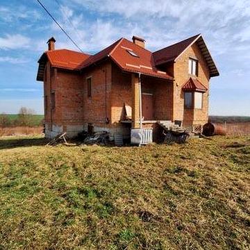 Будинок в с.Зашків площа 312 кв.метрів на земельній ділянці 15 сотих