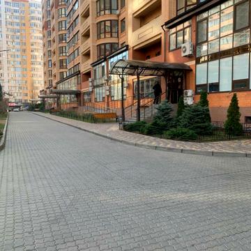Незалежності вул., 8б