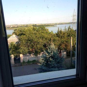 Дом на 44-м квартале, парковая зона ( с солнечными панелями)