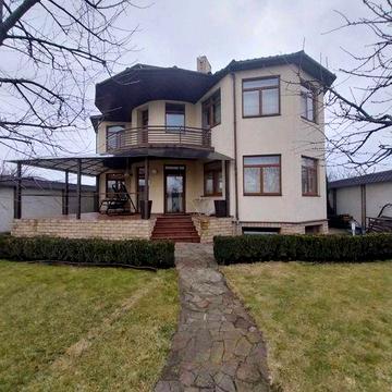 Чапаївка   Елегантний  2-х пов. будинок - 265кв.м. на 10сот. землі