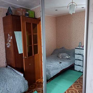 Квартира в центрі міста на середньому поверсі .