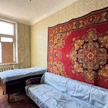 Продаємо 2-кімн сталінку на Дзержинці з ГАРАЖЕМ