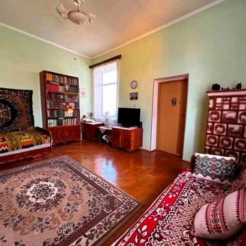Продається 2 кімнатна квартира у ЦЕНТРІ міста