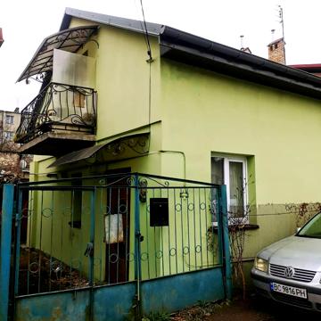Рівненська вул., 2