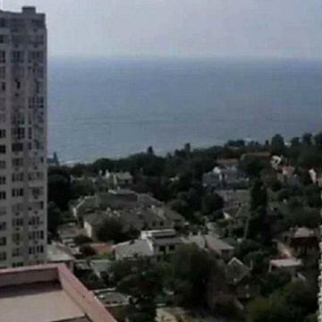 Літературна вул., 10