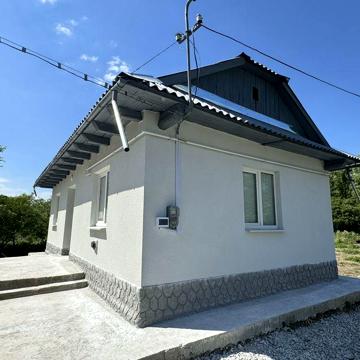 ВЛАСНИК.Продам будинок в Лужанах 15 км від Чернівців