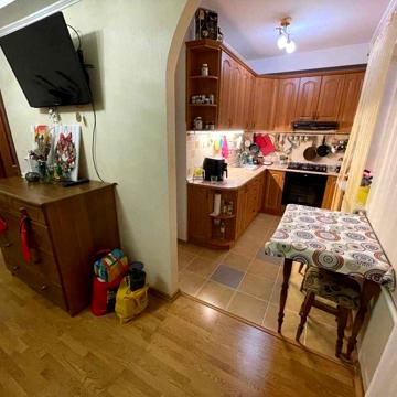 продам двокімнатну квартиру 10 хв до метро Васильківська