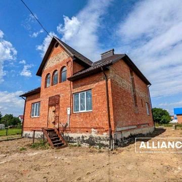 Зданий будинок 250м з великою ділянкою. 5хв до міста