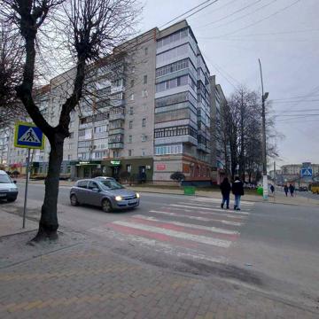 Продається 3-кімнатна квартира в центрі м. Звягель