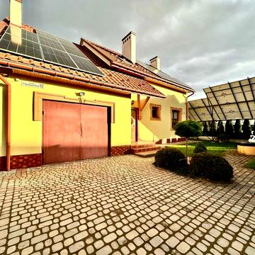 Продається будинок в м. Дрогобич з сонячними панелями 30кВт!