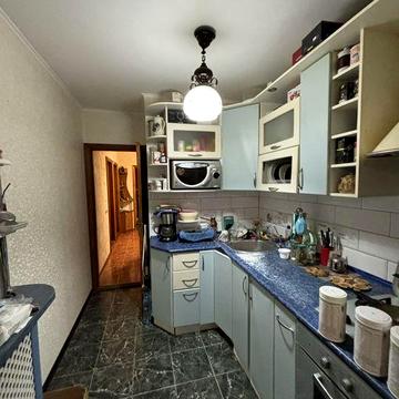 Продам 3 кім. квартиру 80м2 за ТРЦ Київ 7 хв. на першому поверсі .