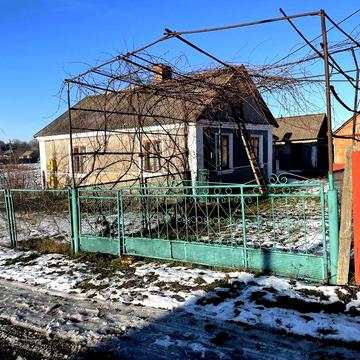 Продається будинок із земельною ділянкою у селі Затурці