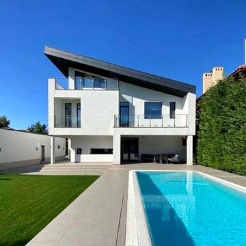 Продажа ДОМА в Совиньоне, 420м², 10 соток