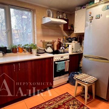 Продам 1-кімнатну квартиру В ЦЕНТРІ в приватному секторі
