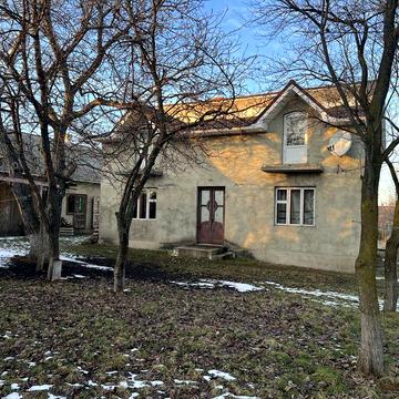 Господарство в центрі села