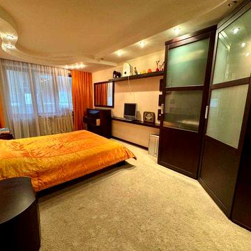 Продам четырехкомнатную квартиру, Победа-4, проспект Героев, Кодак