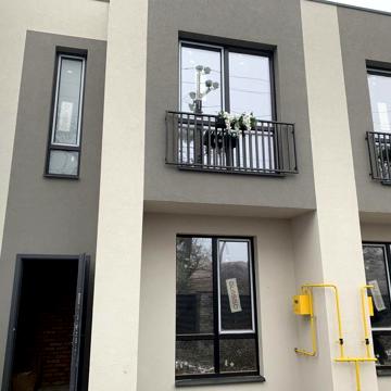 Продаж 2 поверхового таунхауса, 73 кв. м, 2 кімнати, на вул. Мирна