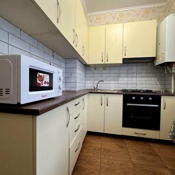 Довгострокова оренда 1к Квартира Нижня Берегова вулиця