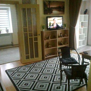 продам квартиру 100 м2. в центре г. Карловка