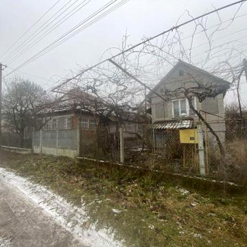 Продаж двох будинків