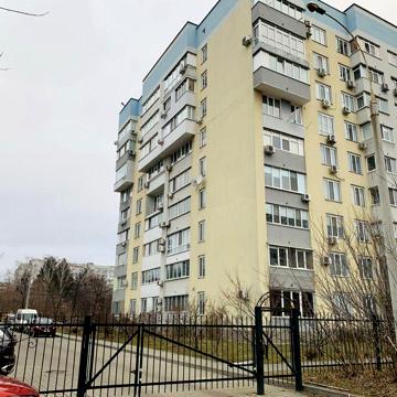 Продаж великої 2-кім. квартири з ремонтом  ( Центр )