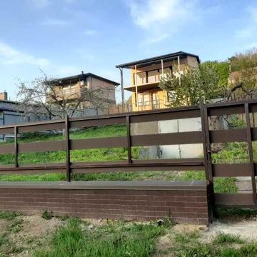 Довгострокова оренда будинку на березі річки