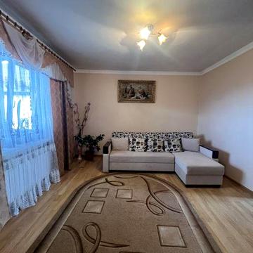 Продаж будинку у місті Городок
