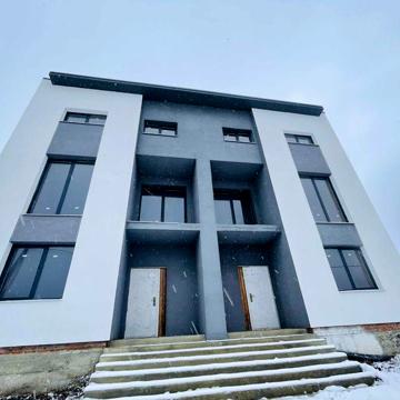 Продаж просторого  котеджу спарки Солонка Львів!