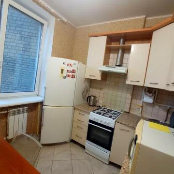 Сдам 2-х комнатную квартиру возле метро Научная...