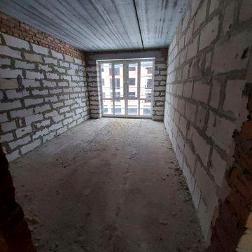 Простора  двокімнатна квартира.