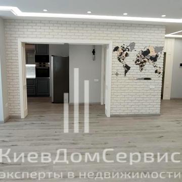 Анни Ахматової вул., 22