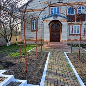 Продам двох поверховий будинок знаходиться від міста 15км