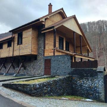 Маєток у горах Карпат с Вовчий Закарпатської області