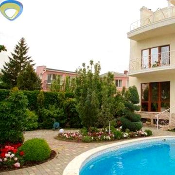 Продам дом с бассейном и террасой ТОРГ