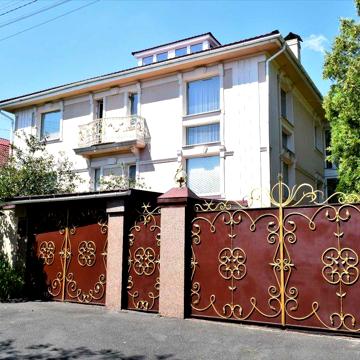 Просторий будинок 340 м² в екозоні, 12 соток, Малютянка – відеоогляд