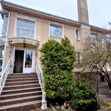 Просторий будинок 340 м² в екозоні, 12 соток, Малютянка – відеоогляд