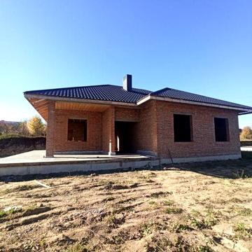 Будинок з просторими терасами
