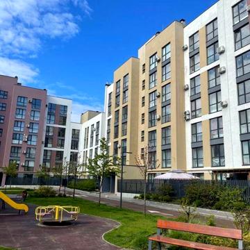 Продаю 2-кімнатну на квартиру з двориком ЖК Емоція