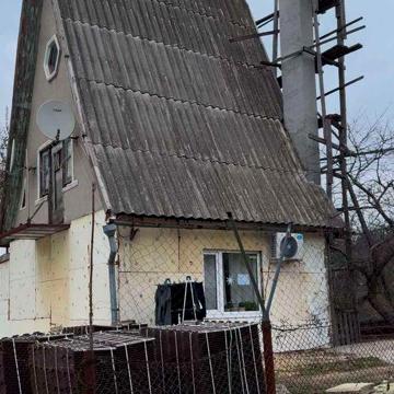 Продам дачу на березі озера