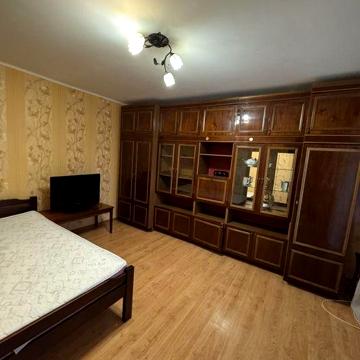 Продаеться 1 ком квартира