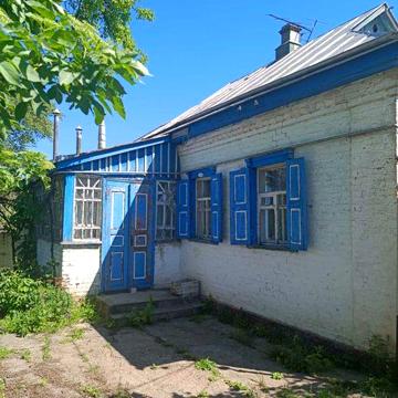 Окремий цегляний будинок з зручностями в селищі Білики
