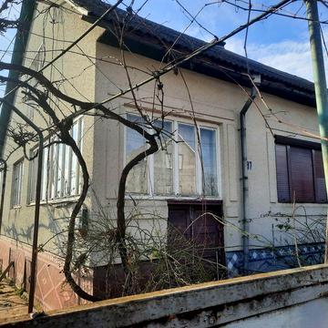 Продам будинок з прибудовами