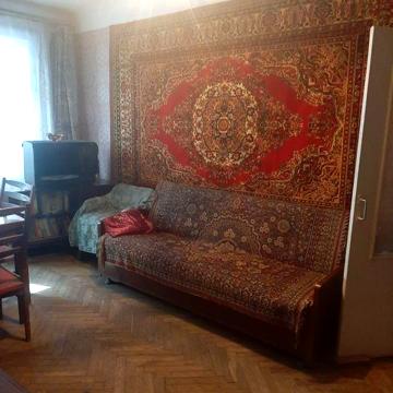 Антоновича 155, двокімнатна під ремонт.