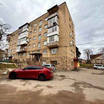Продається  2-кімнатна квартира
 м. Моршин вул. Івана Франка