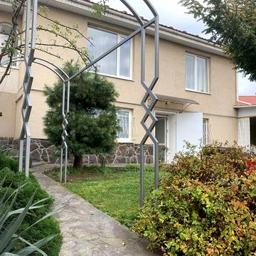 Будинок Паланок поруч із Замком